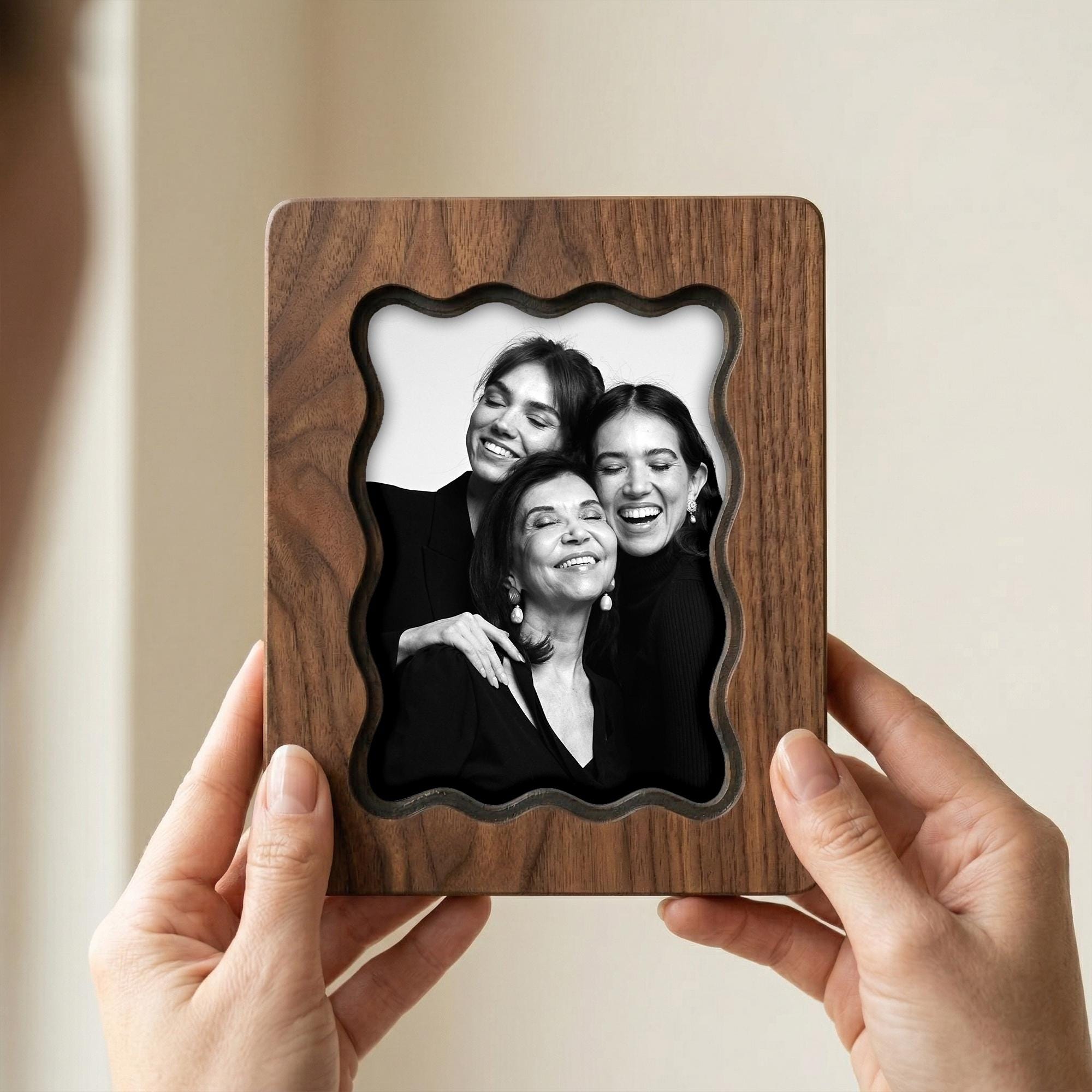 Personalized Scalloped Wood Photo Frame, Custom Family Picture Frame, Wavy Border 3-Layer Plywood Frame, Unique Best Friend Birthday Gift